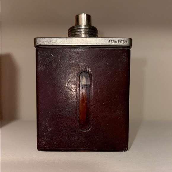Ezra Fitch Brown Leather Flask - Picture 1 of 1